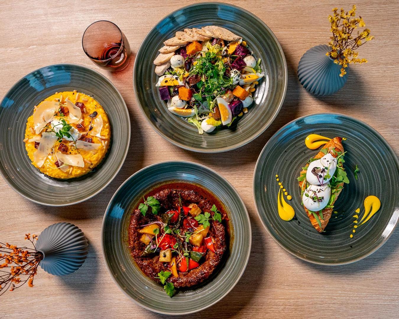 Doubletree By Hilton Fujairah City Экстерьер фото Dishes at the restaurant