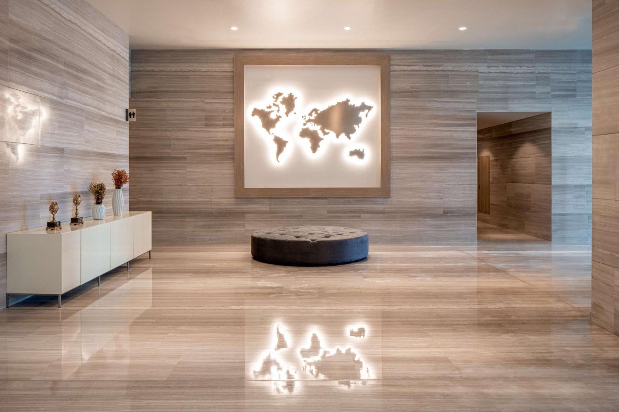 Doubletree By Hilton Fujairah City Экстерьер фото Lobby