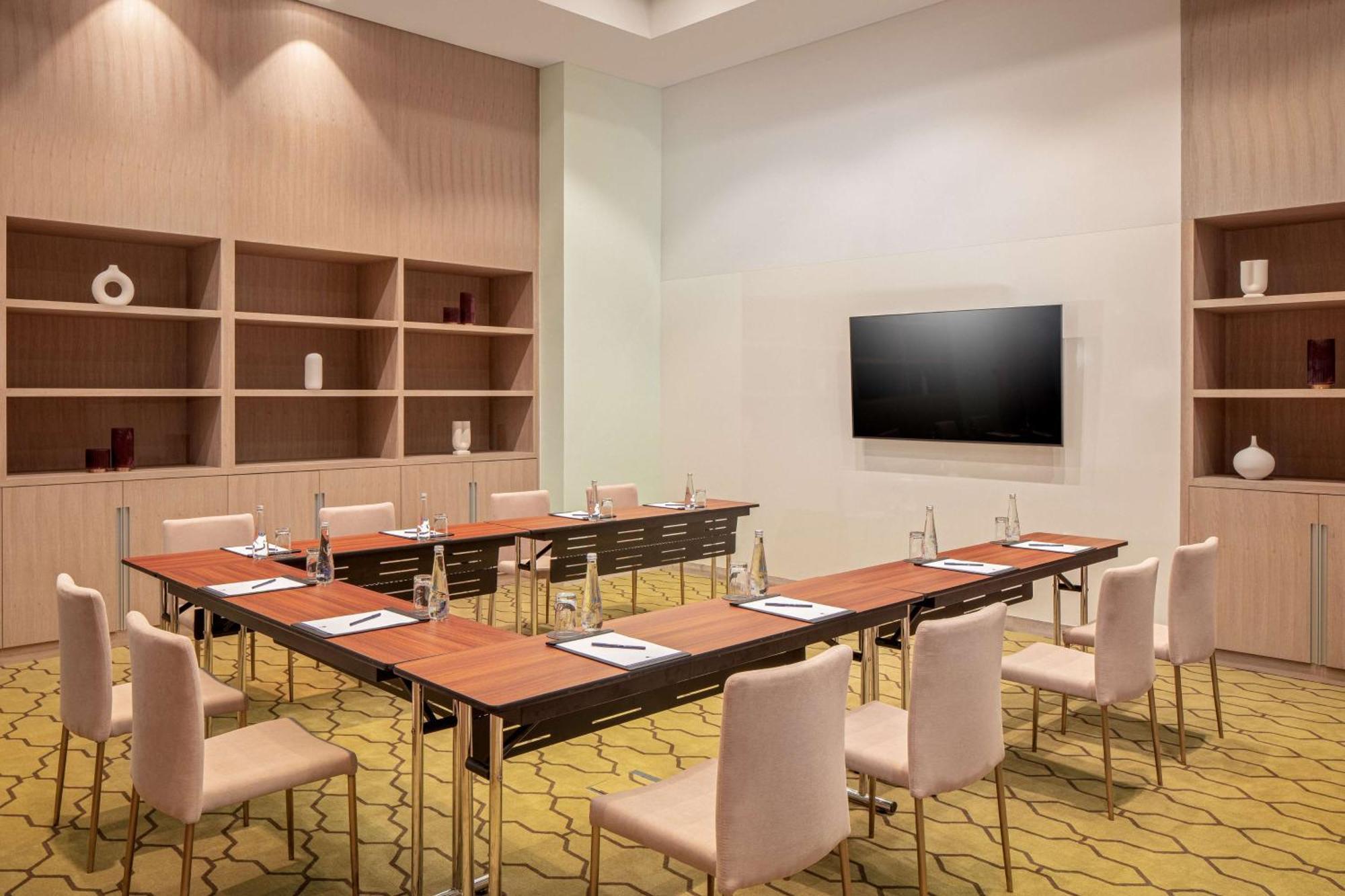 Doubletree By Hilton Fujairah City Экстерьер фото Meeting room