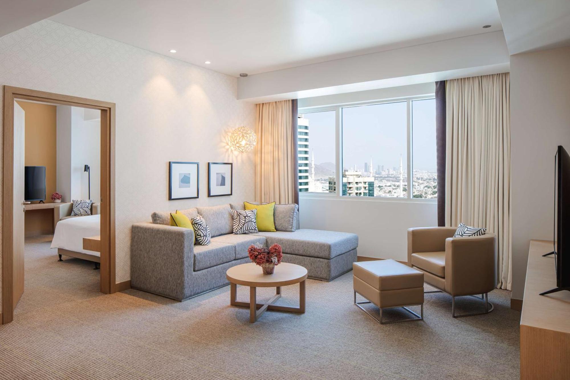 Doubletree By Hilton Fujairah City Экстерьер фото A suite at the hotel