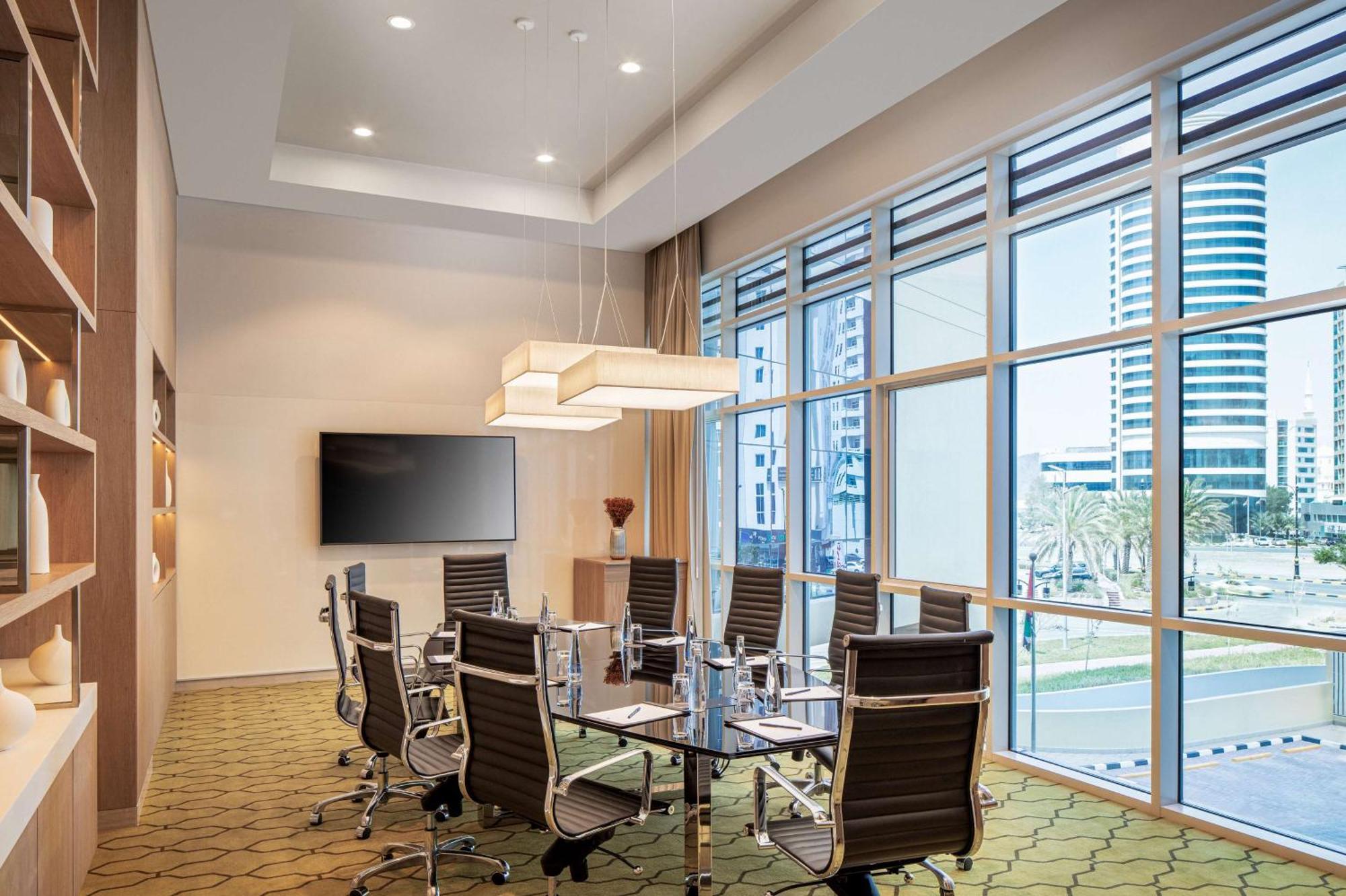 Doubletree By Hilton Fujairah City Экстерьер фото Meeting room