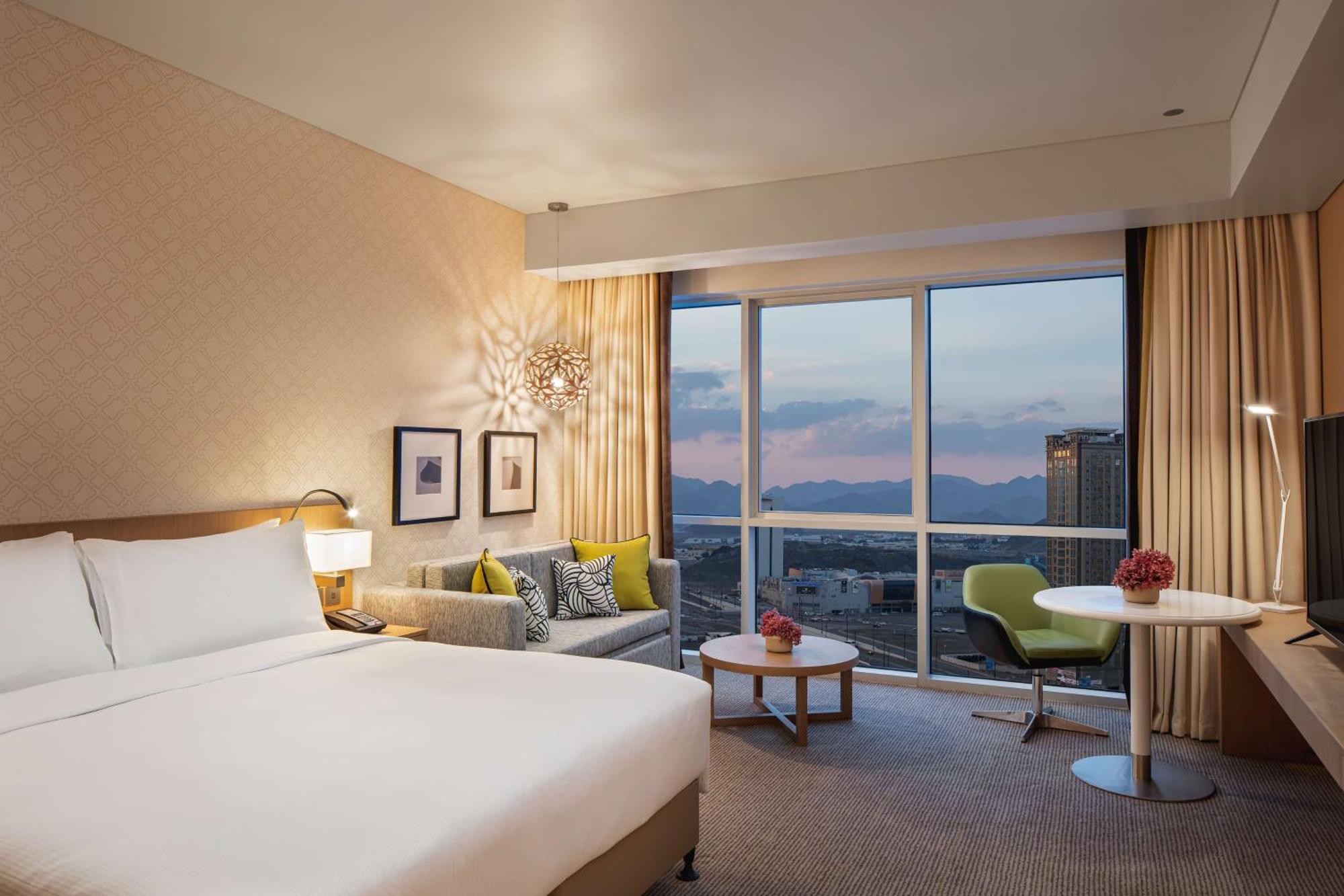 Doubletree By Hilton Fujairah City Экстерьер фото Deluxe Room