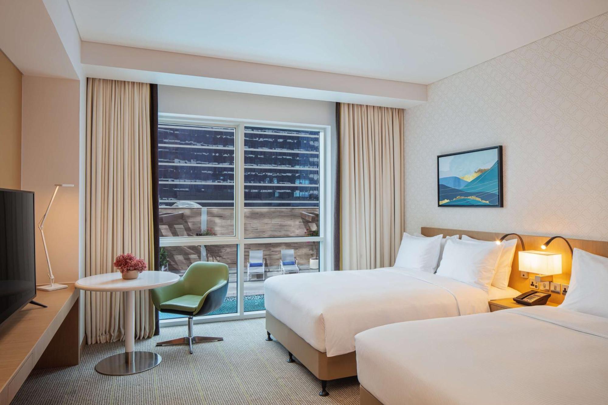 Doubletree By Hilton Fujairah City Экстерьер фото A room at the hotel