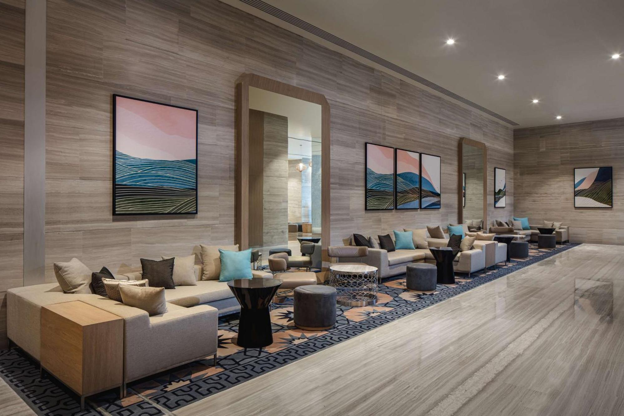 Doubletree By Hilton Fujairah City Экстерьер фото The lounge at the airport